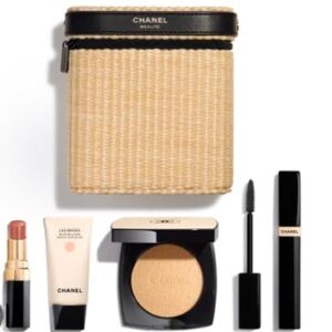 CHANEL LES BEIGES Summer Essentials
